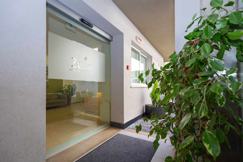 Zeus Residence Hotel 6/50