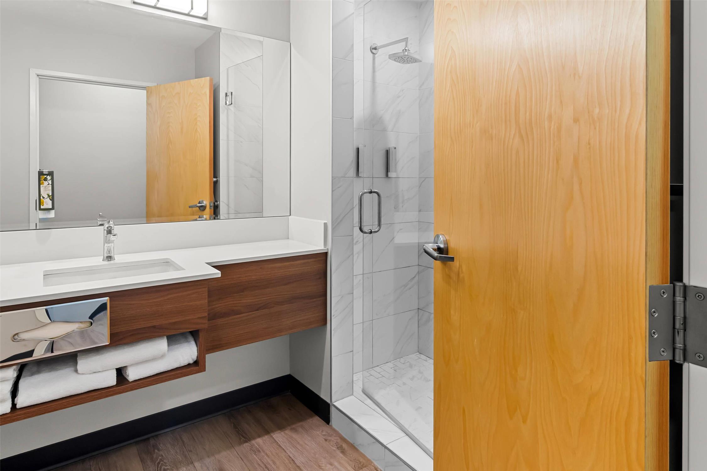 Park Inn by Radisson, Kelowna 39/40