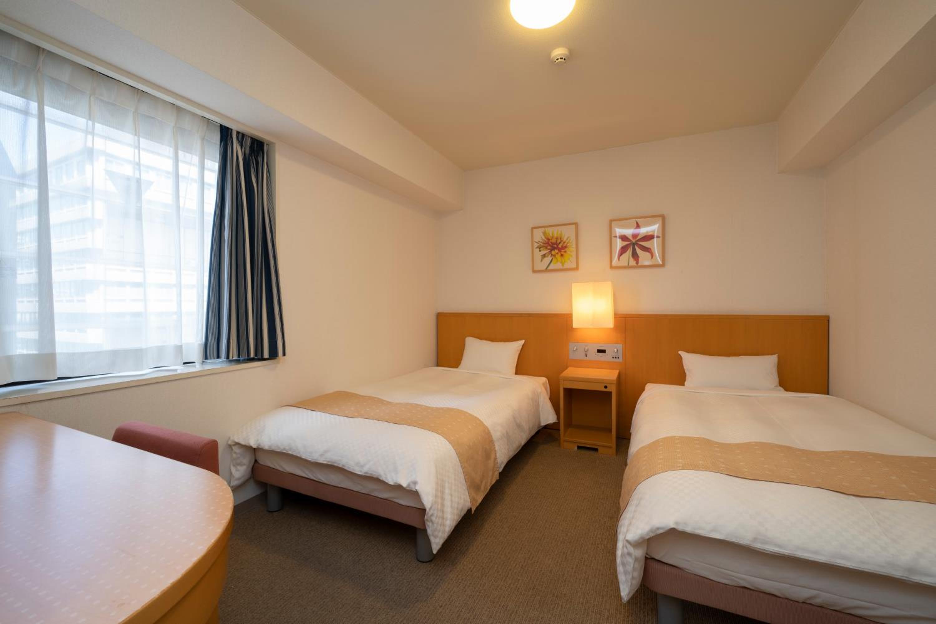 Standard, Twin Beds