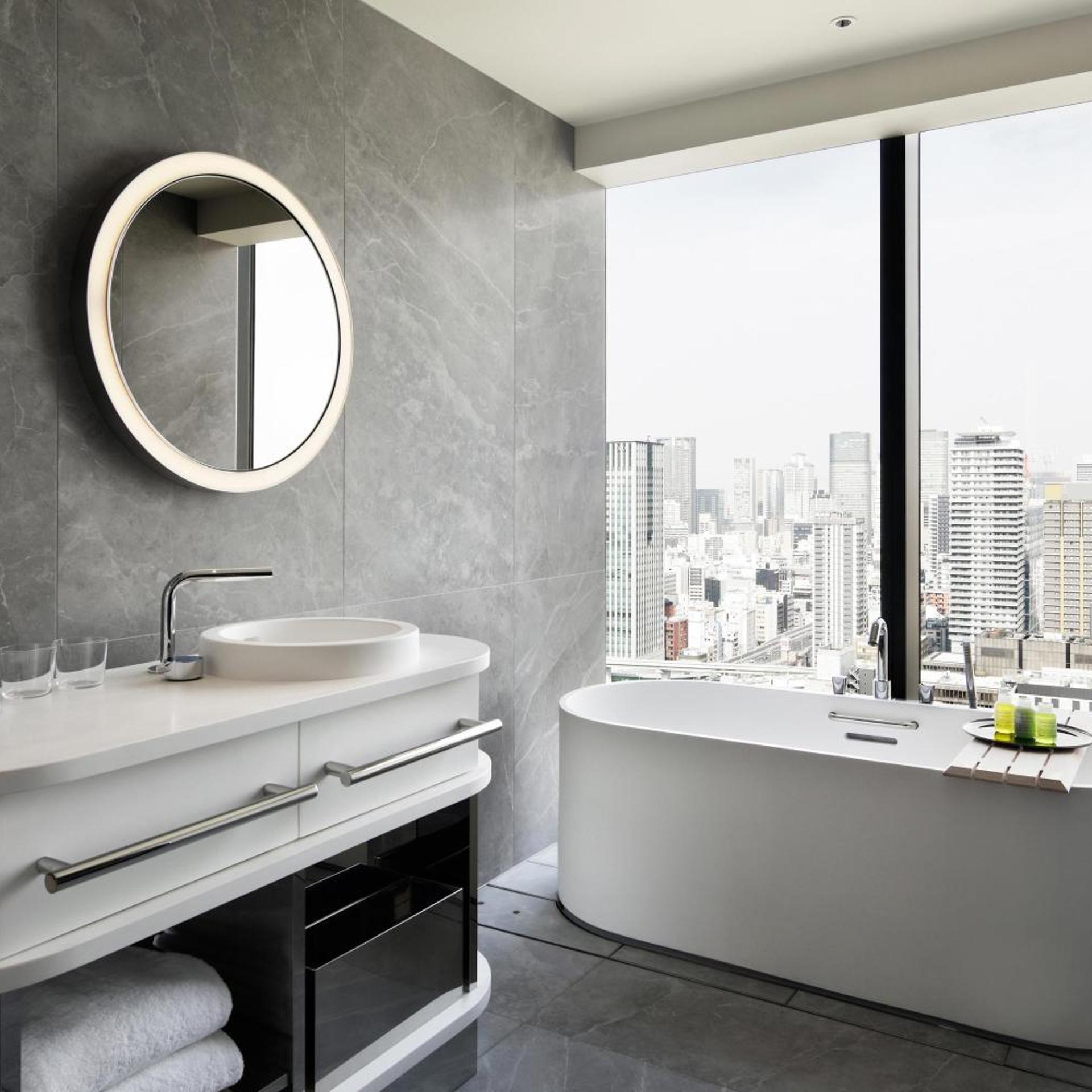 Room, King Bed, City View, Corner, W Osaka 4/4