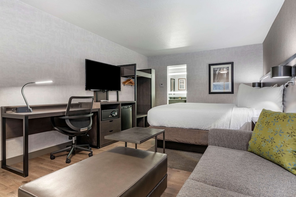 Best Western Plus Hilltop Inn 10/52