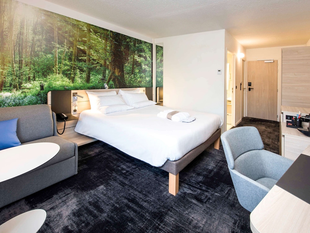 NOVOTEL RENNES ALMA 8/74