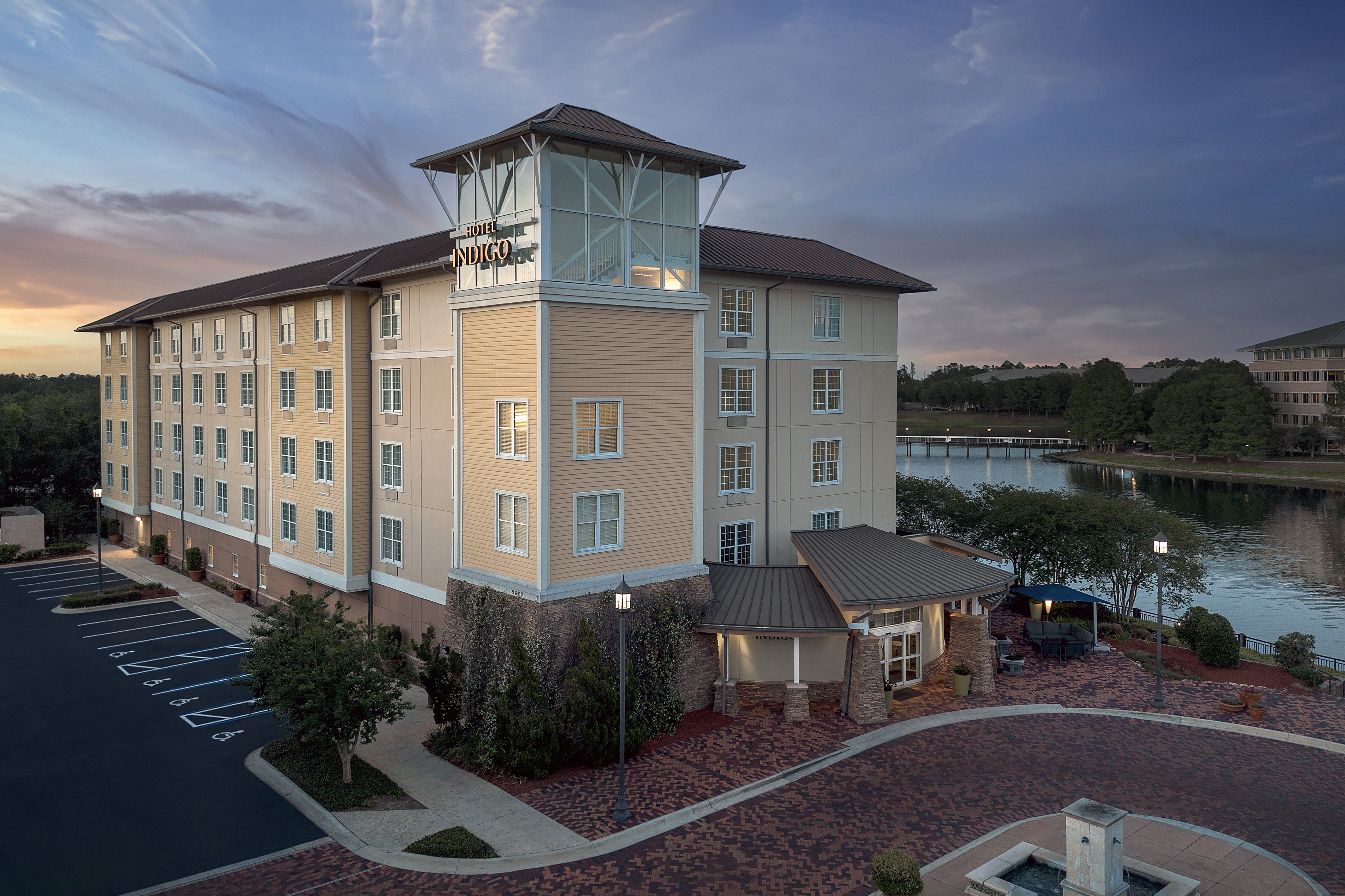 Hotel Indigo Jacksonville Deerwood Park 3/77
