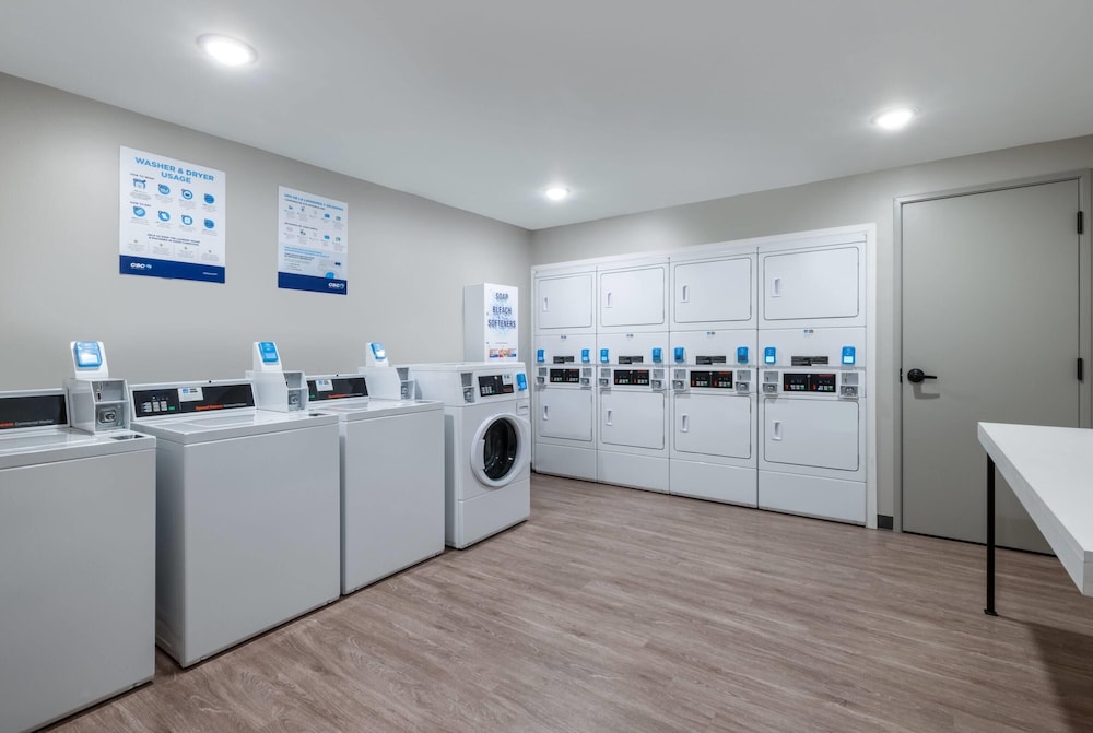 ECHO Suites Extended Stay By Wyndham Naples 72/86