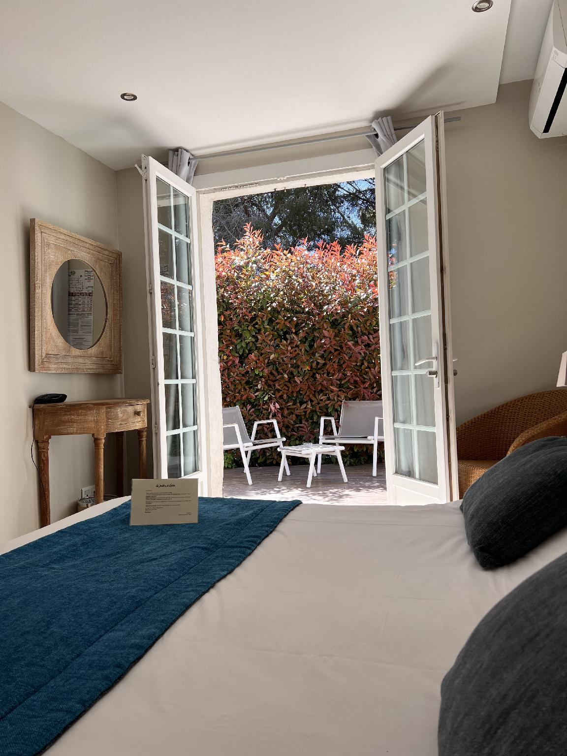 Hotel Les Jardins de Cassis 8/25