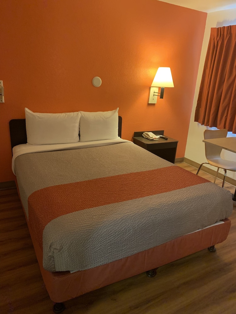 Motel6 Grants, NM 35/68