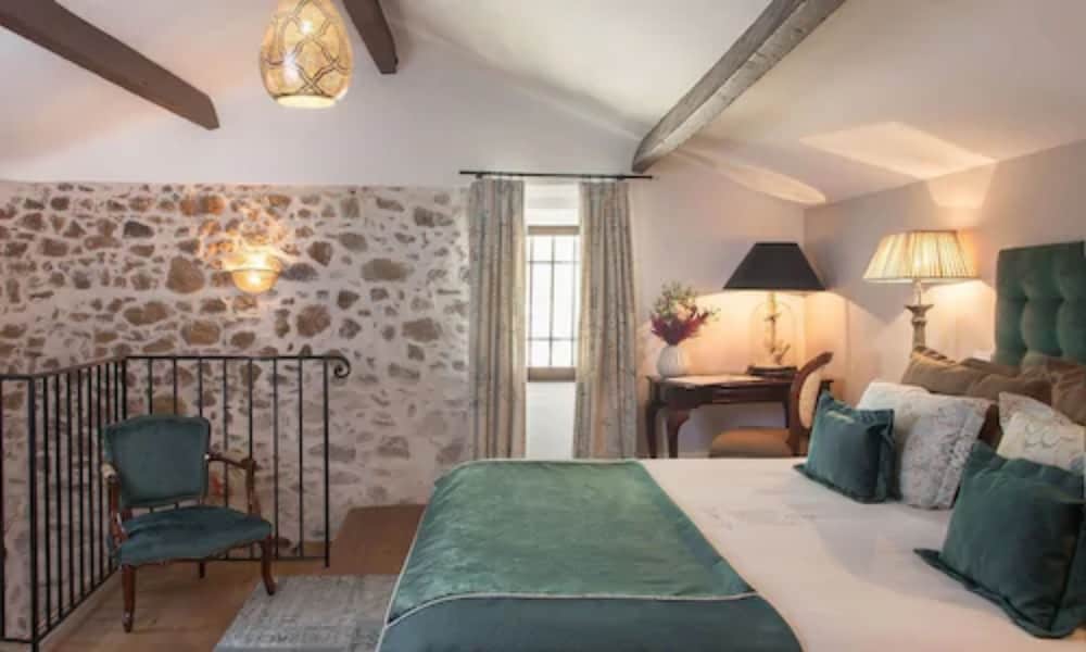 Chateau Eza 14/82