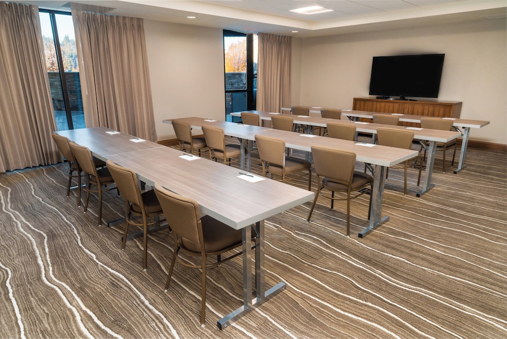 Staybridge Suites Coeur D Alene 35/44