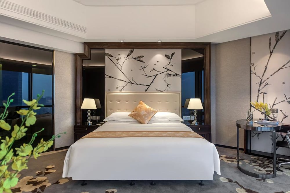 Huaqiang Plaza Hotel 15/42