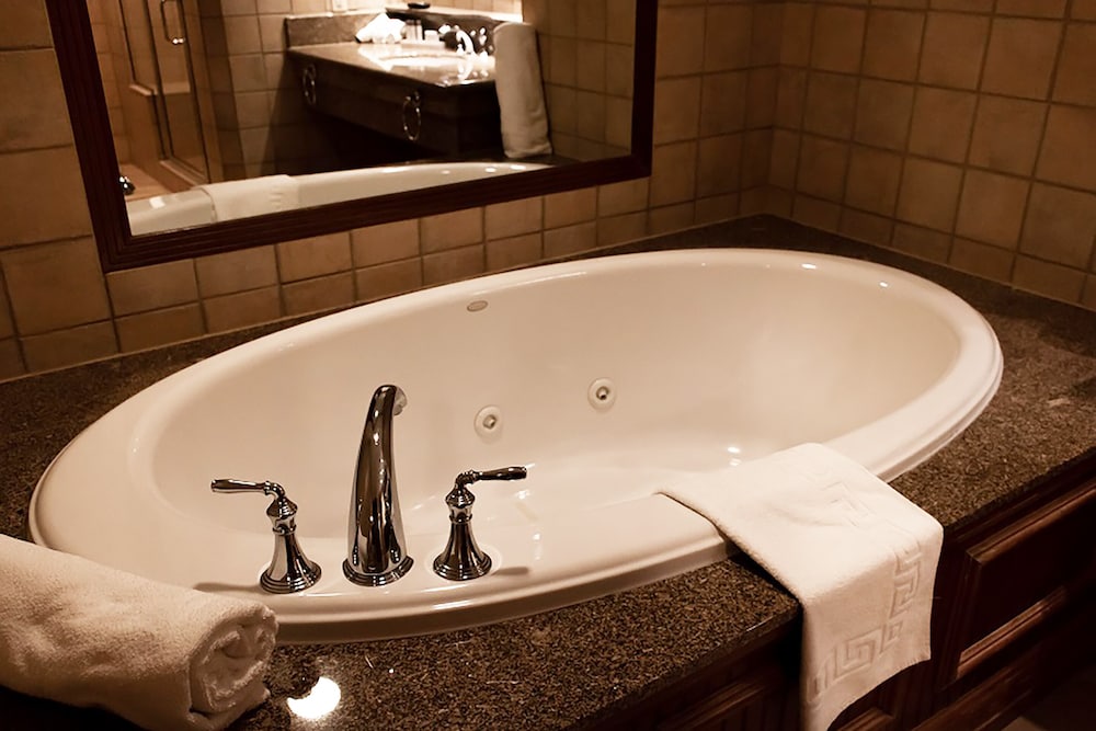 Isle Casino Hotel Waterloo - A Caesars Rewards Destination 11/52