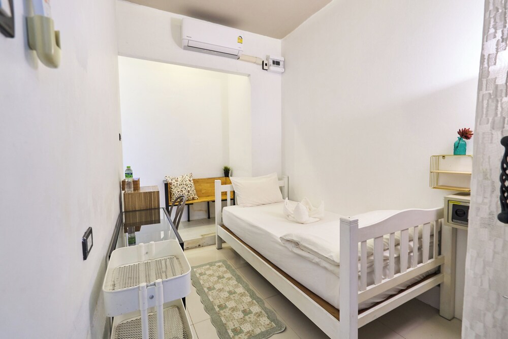 Sherloft Home and Hostel Dormitory 18/39