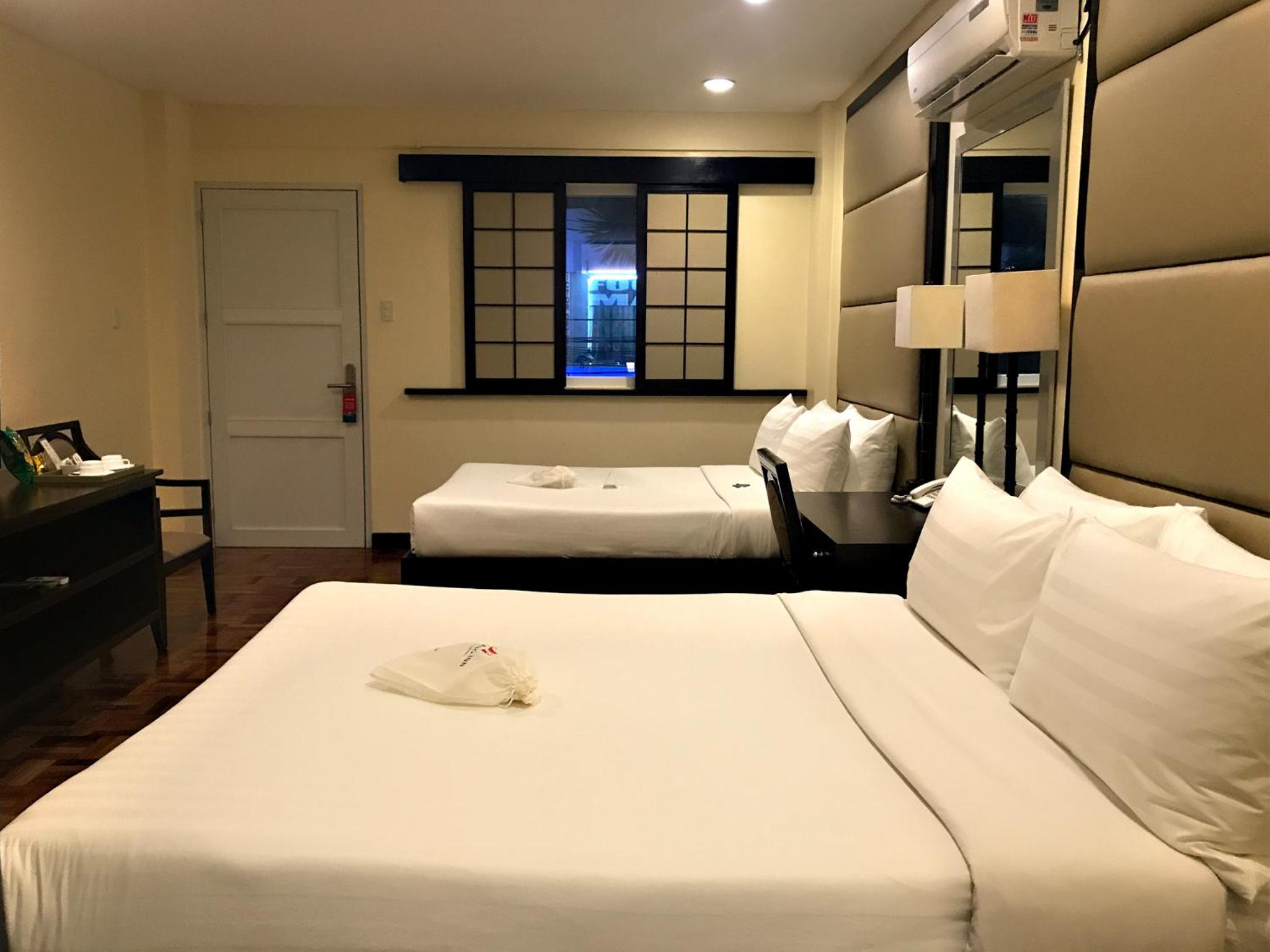 ROOM, DOUBLE OR TWIN BED