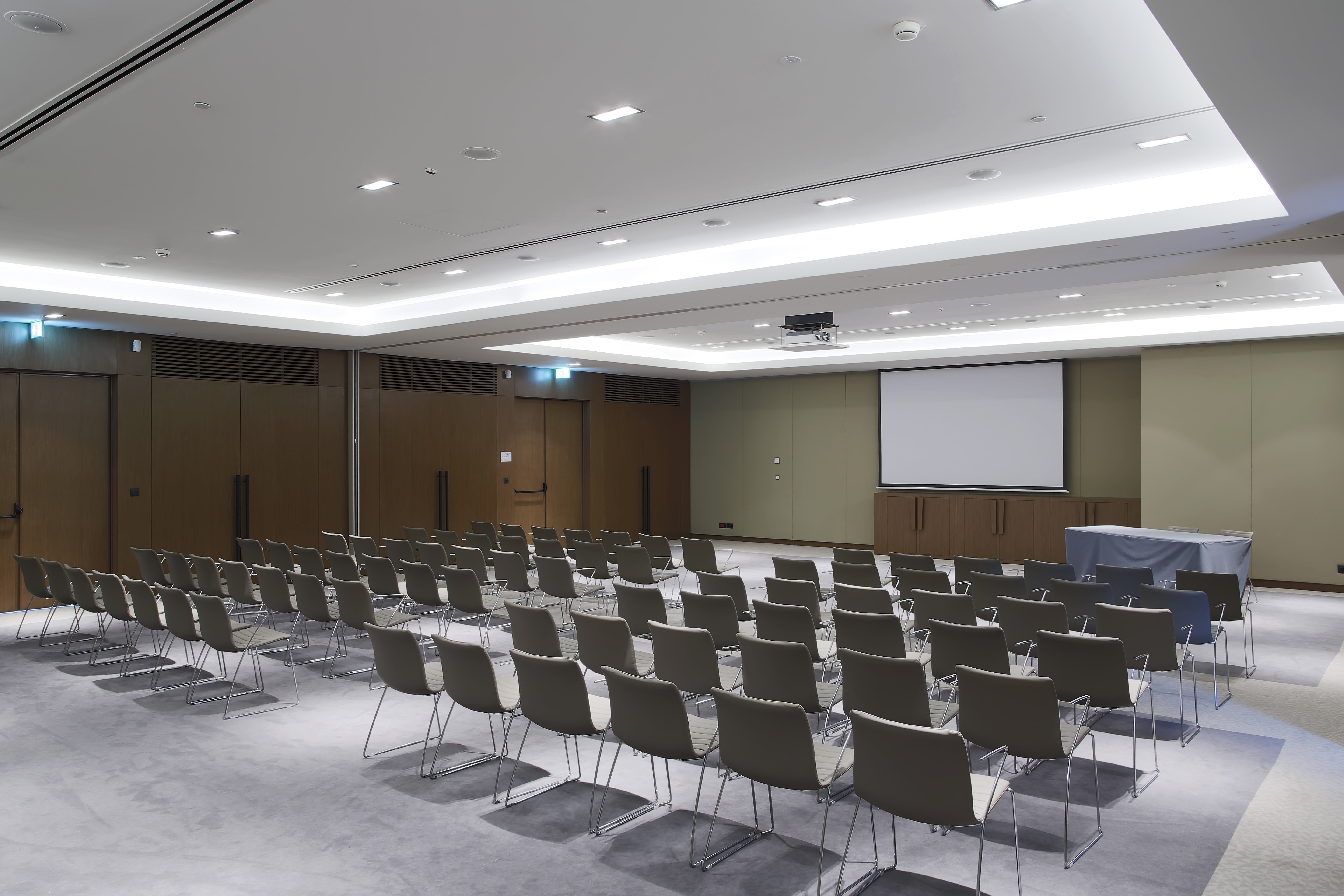 Crowne Plaza Belgrade 75/85