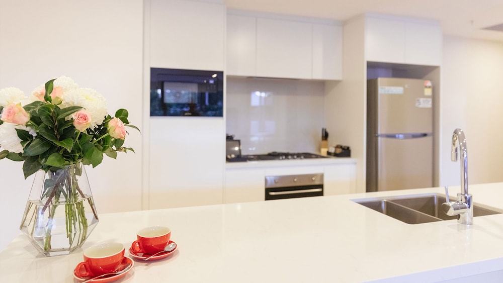 Ruby Gold Coast by CLLIX 4/63