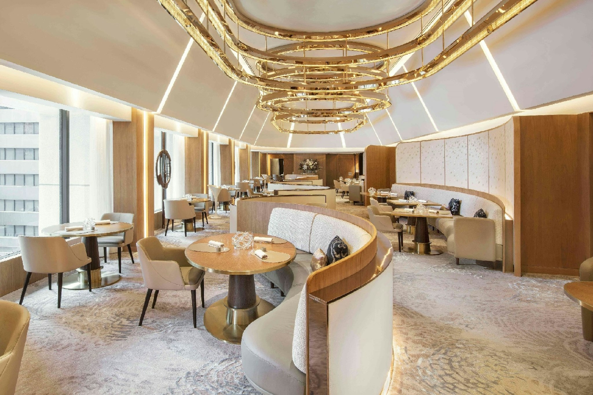 Mandarin Oriental The Landmark, Hong Kong 62/75