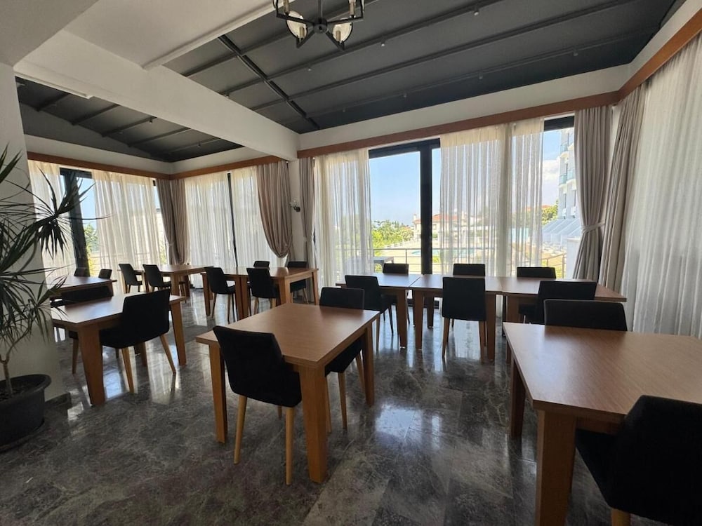 Bellapais Oasis Hotel 15/19