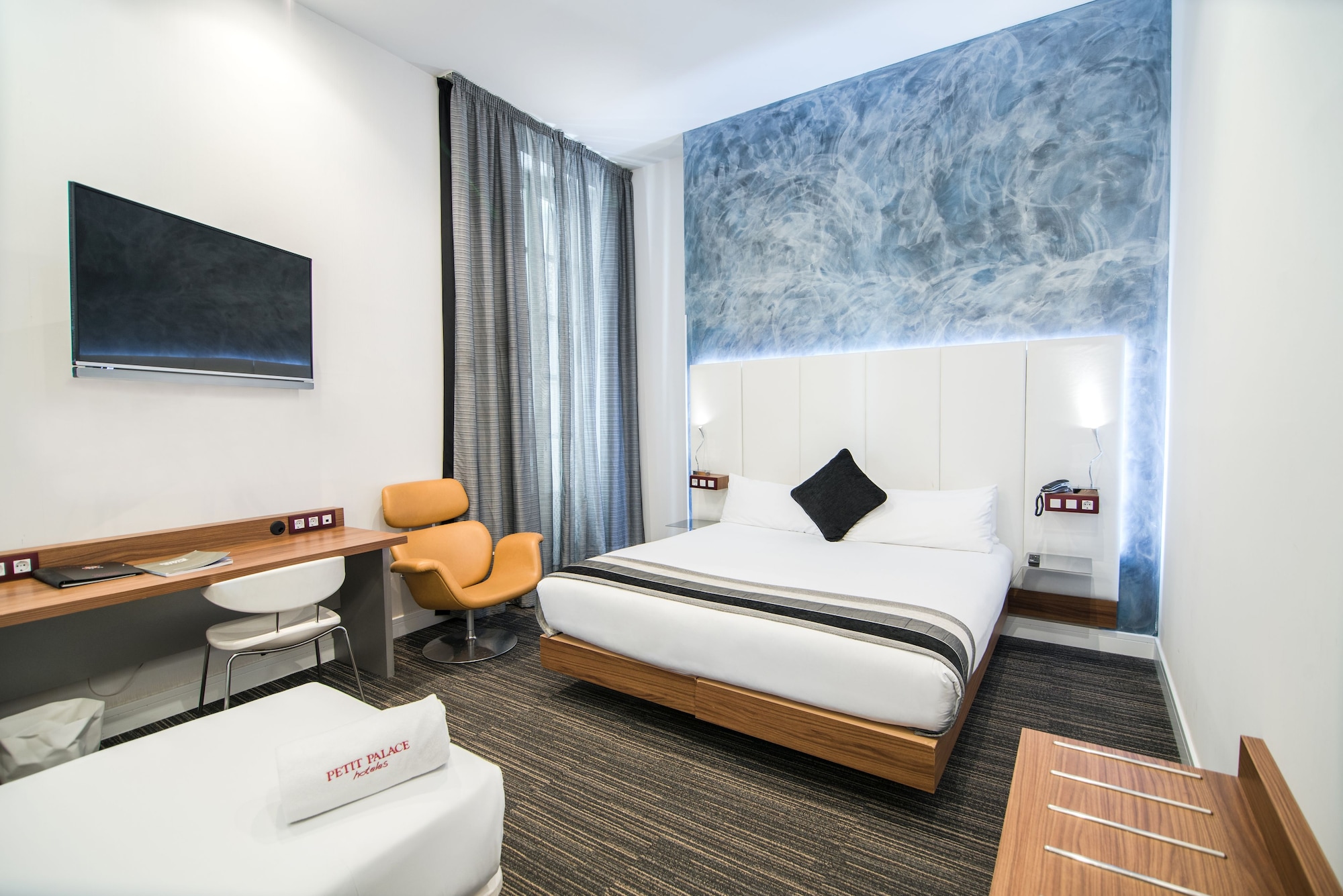 ROOM, TRIPLE