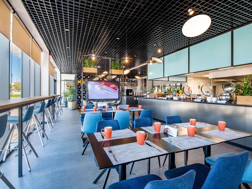 restaurant cafeteria