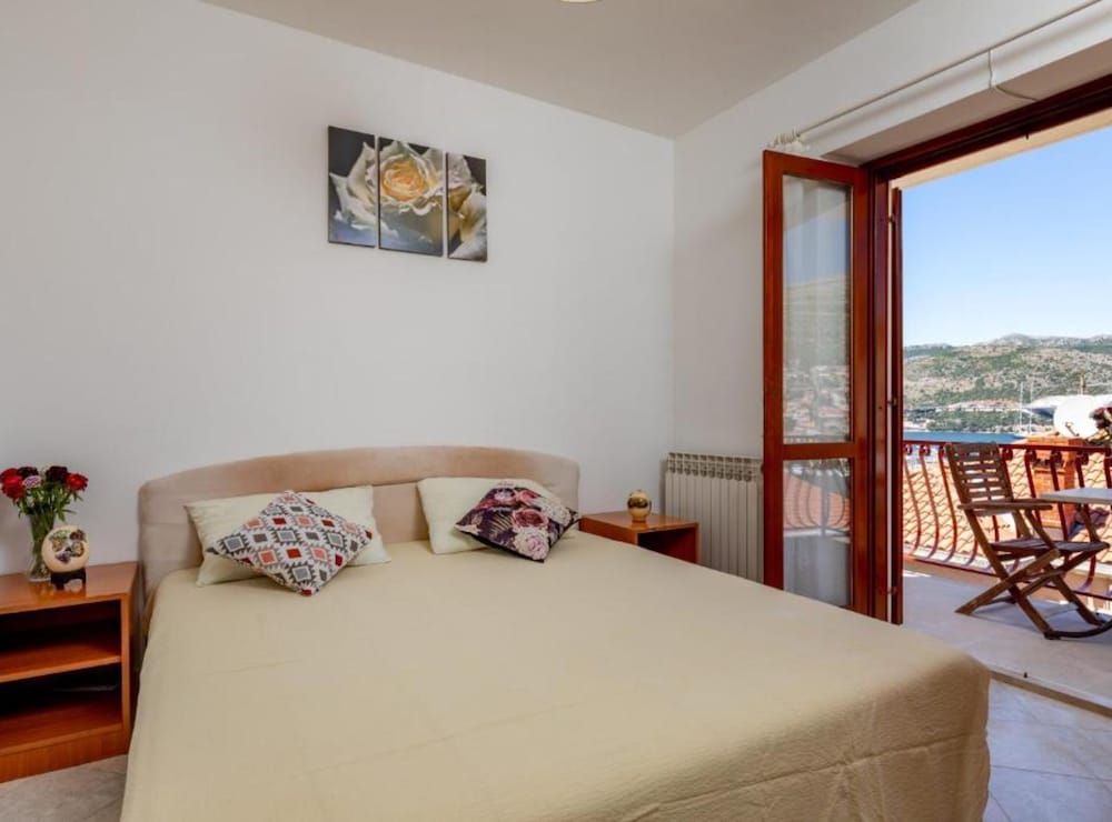 VILLA VALJALO 8/50