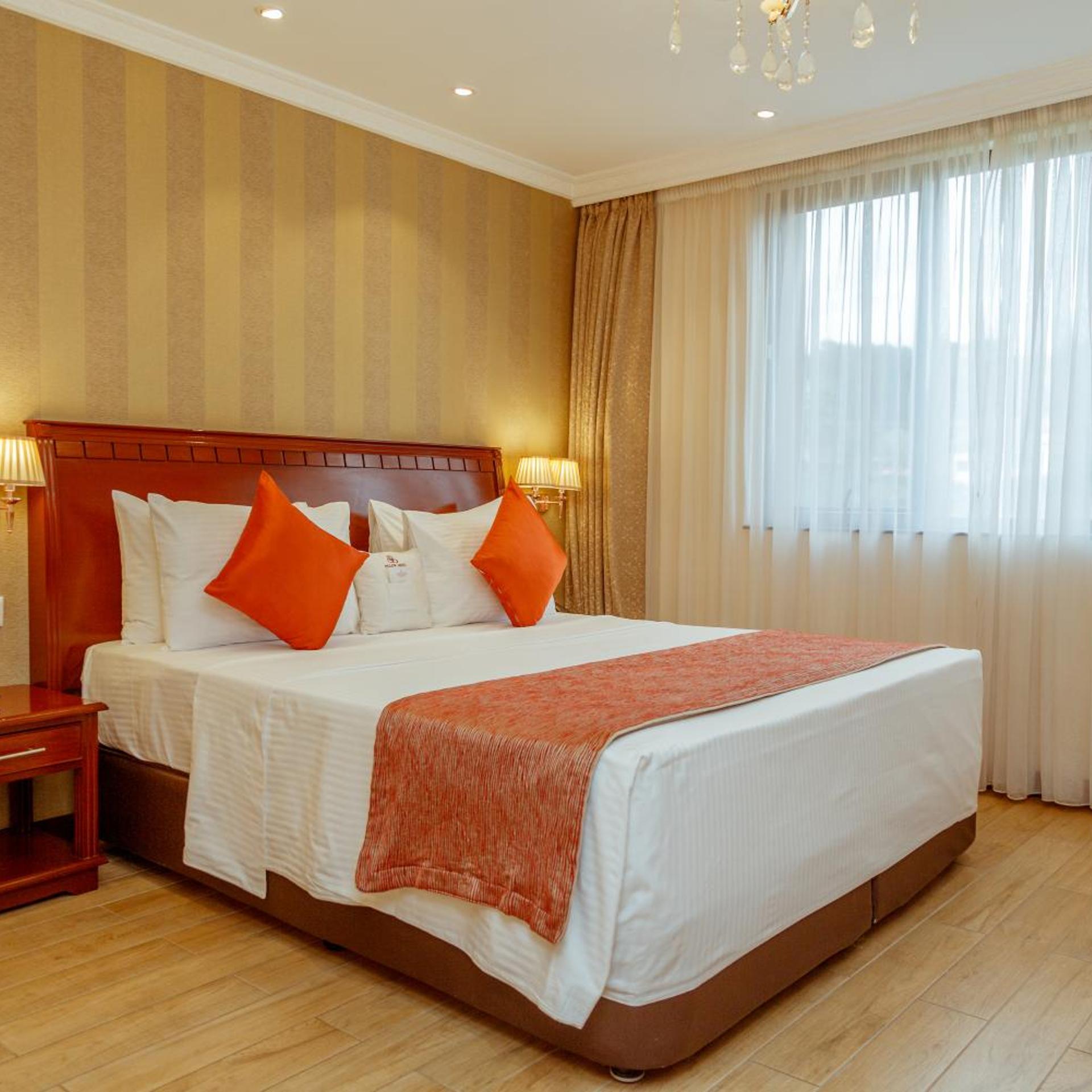 Woodland, Executive, Suite