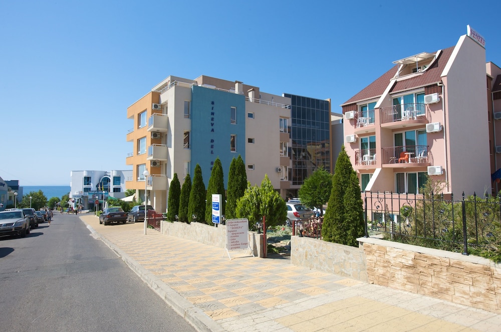 FAMILY HOTEL VENERA 44/48