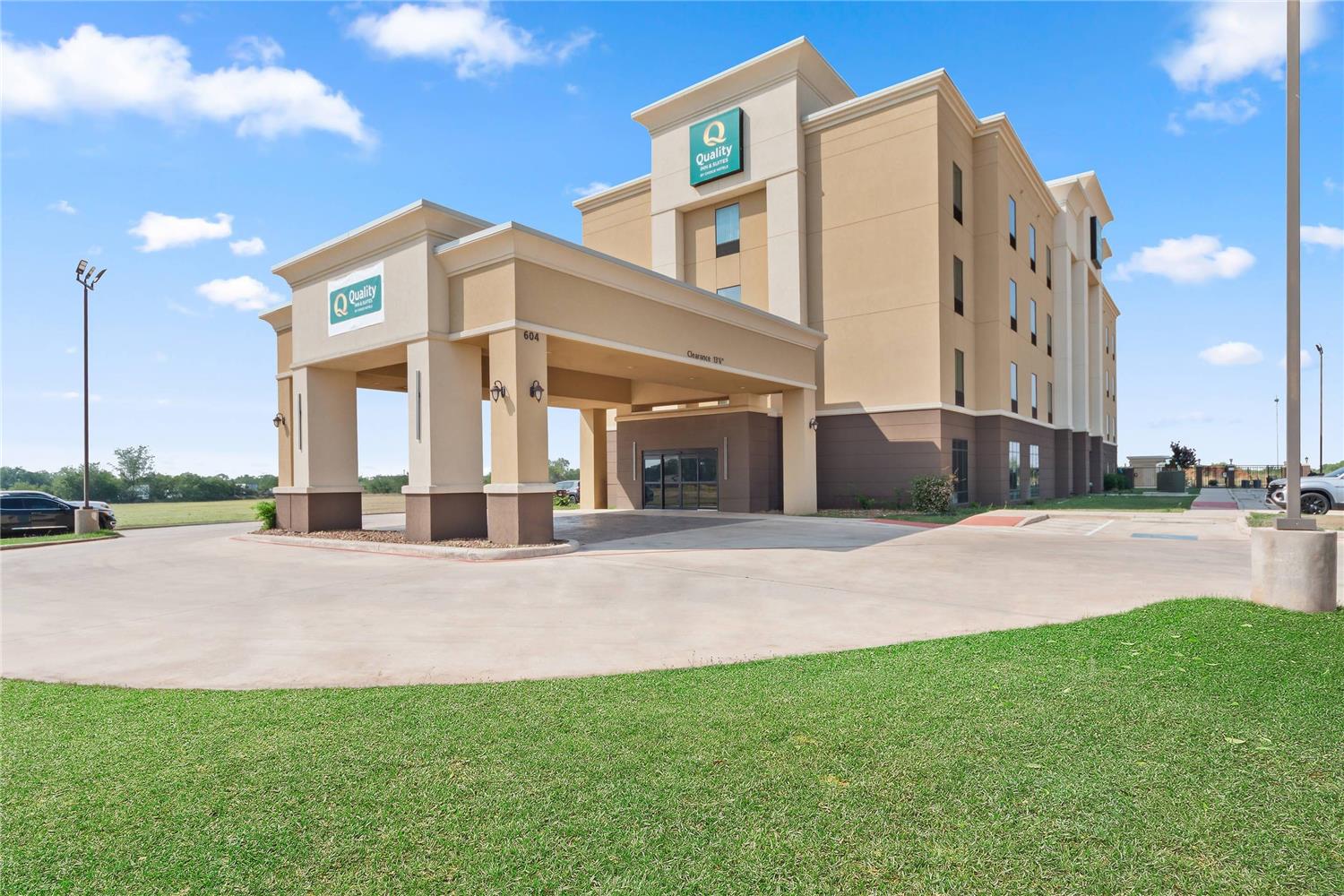 Quality Inn & Suites Pearsall, TX 18/20