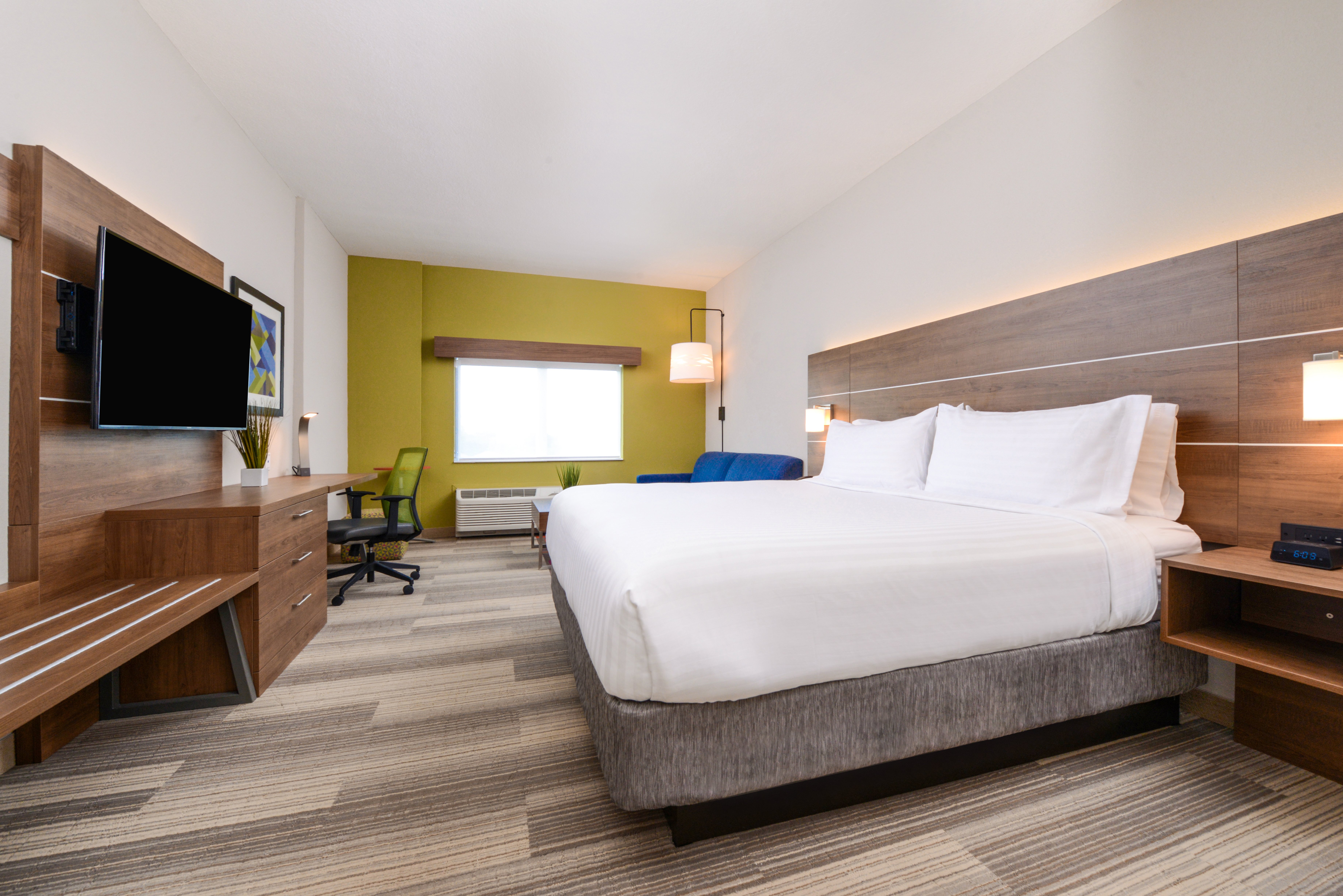 Holiday Inn Express Suites St Petersburg Seminole Area 27/74
