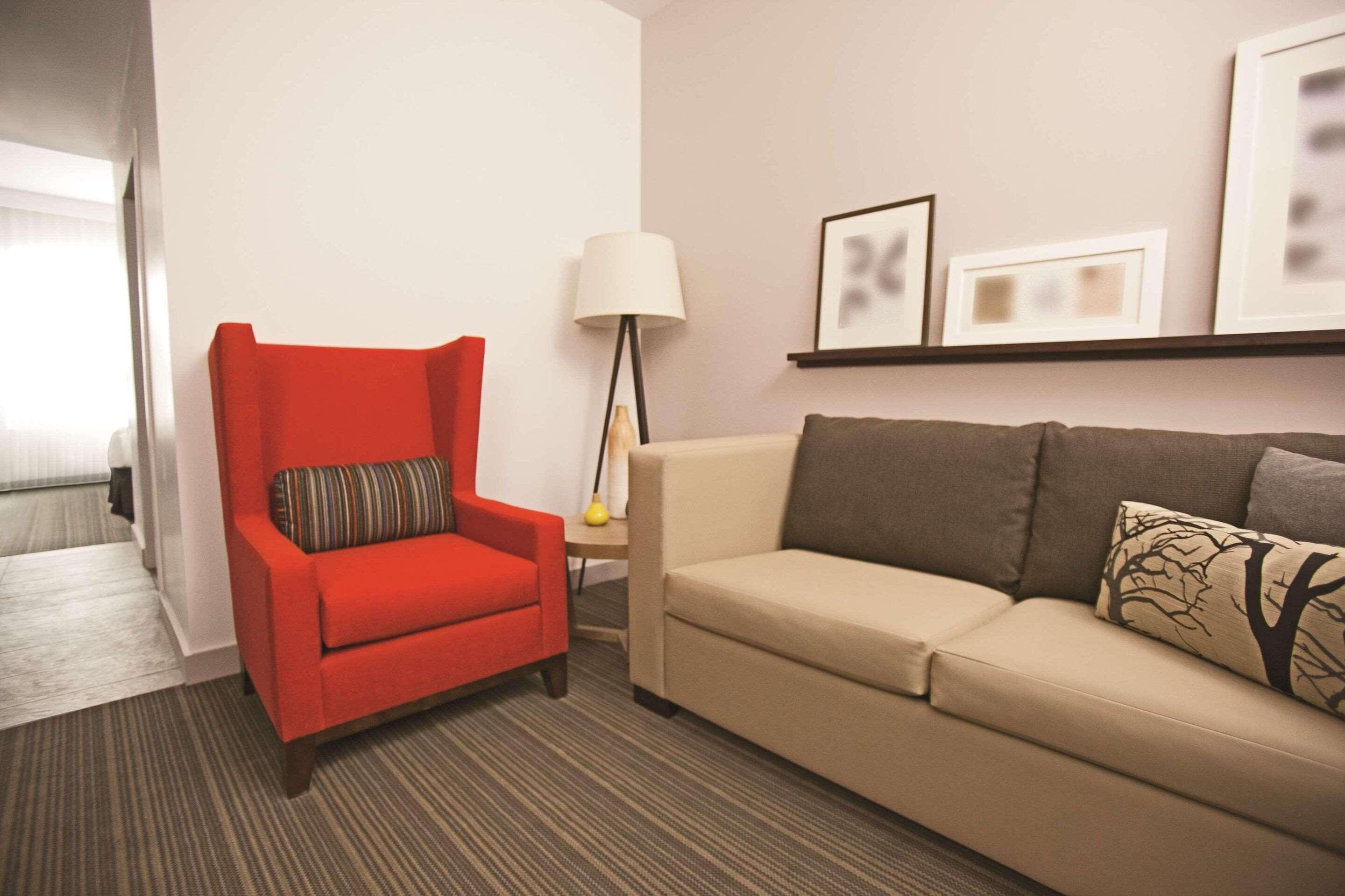 SUITE, QUEEN BED, ACCESSIBLE