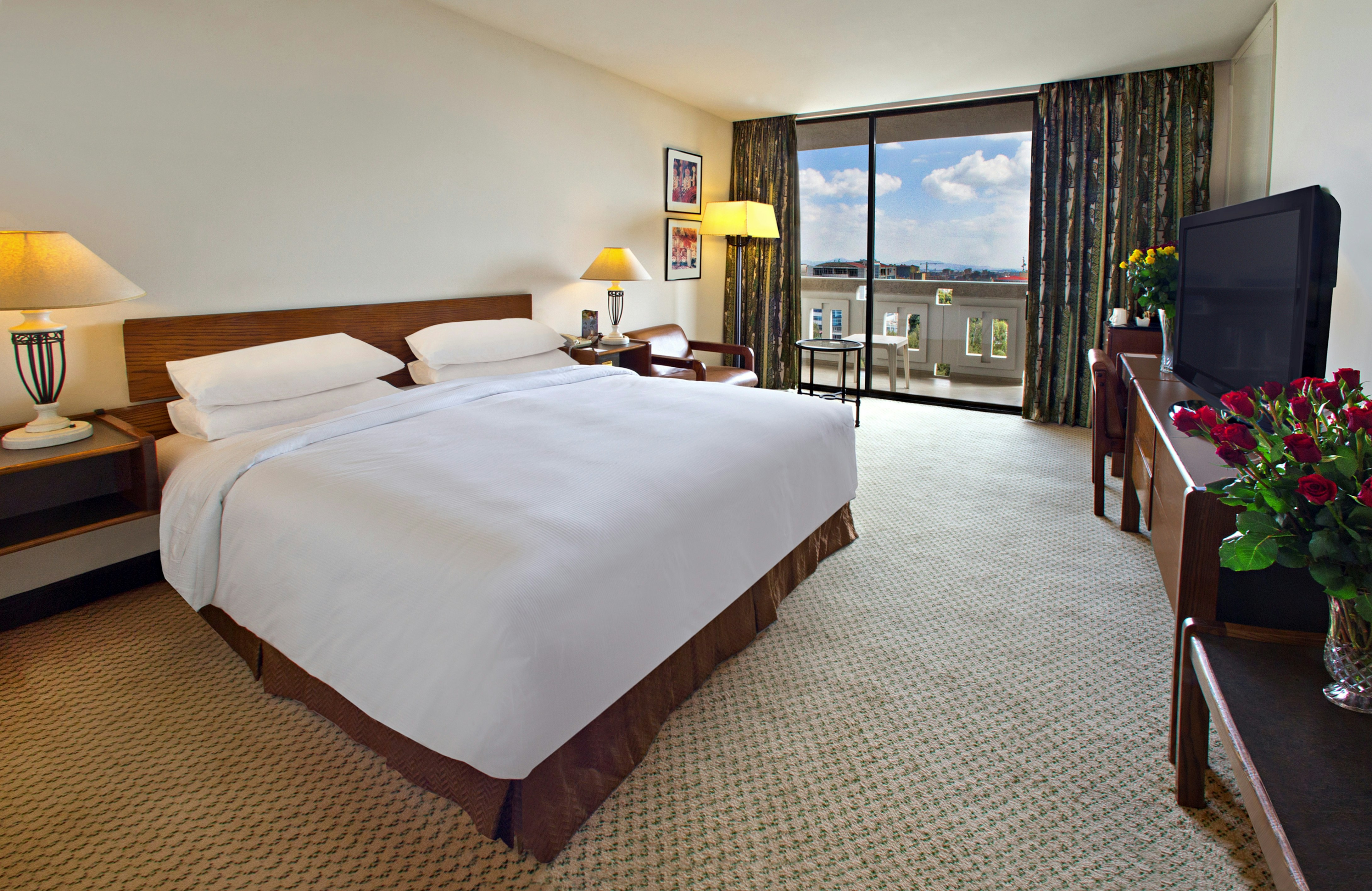 EXECUTIVE, KING BED