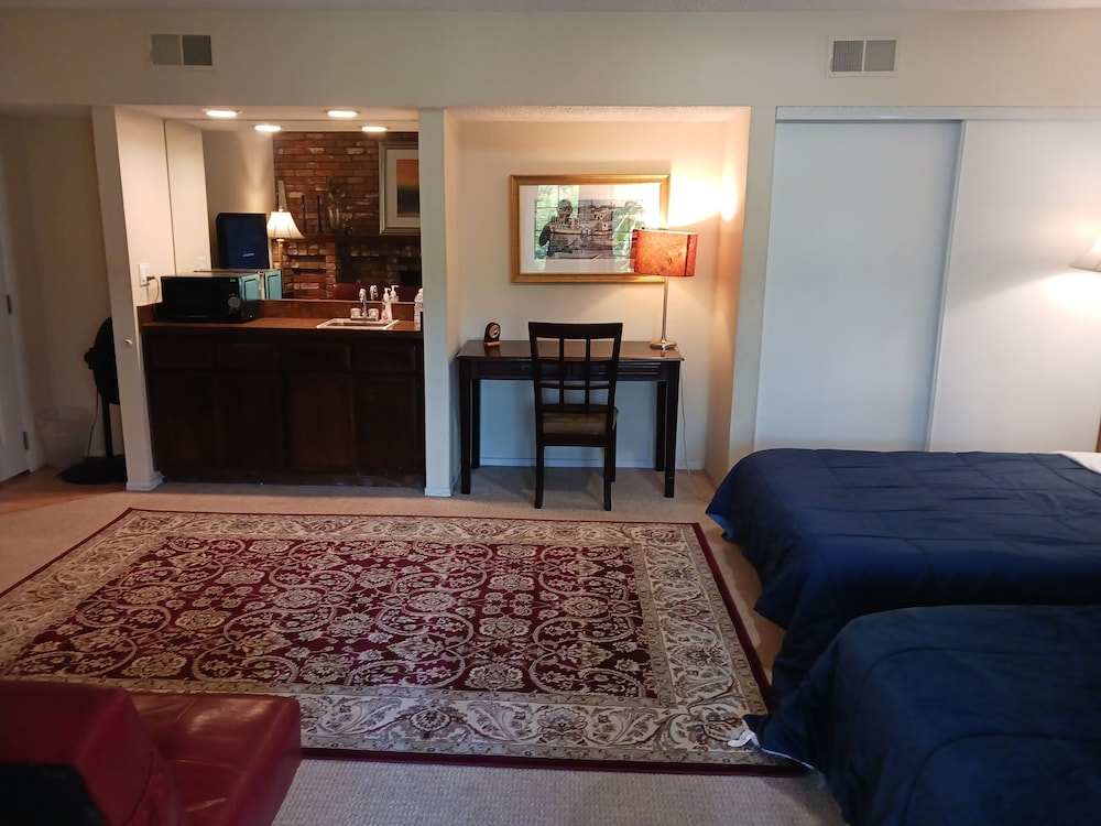 Mini Mansion in Hollywood Hills 36/47