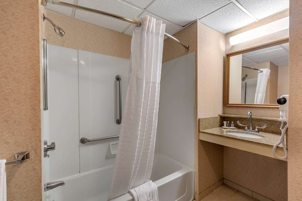 Comfort Inn Foxboro - Mansfield 18/38