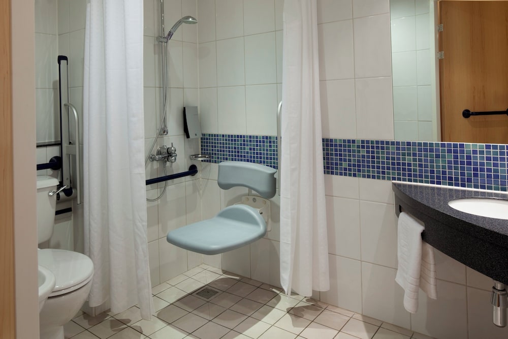 Holiday Inn Express Birmingham - Walsall 23/23