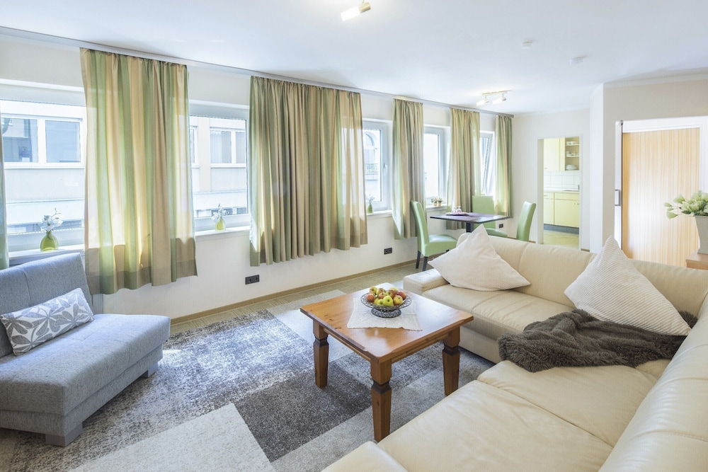 NP Hotel Konigshof 31/49