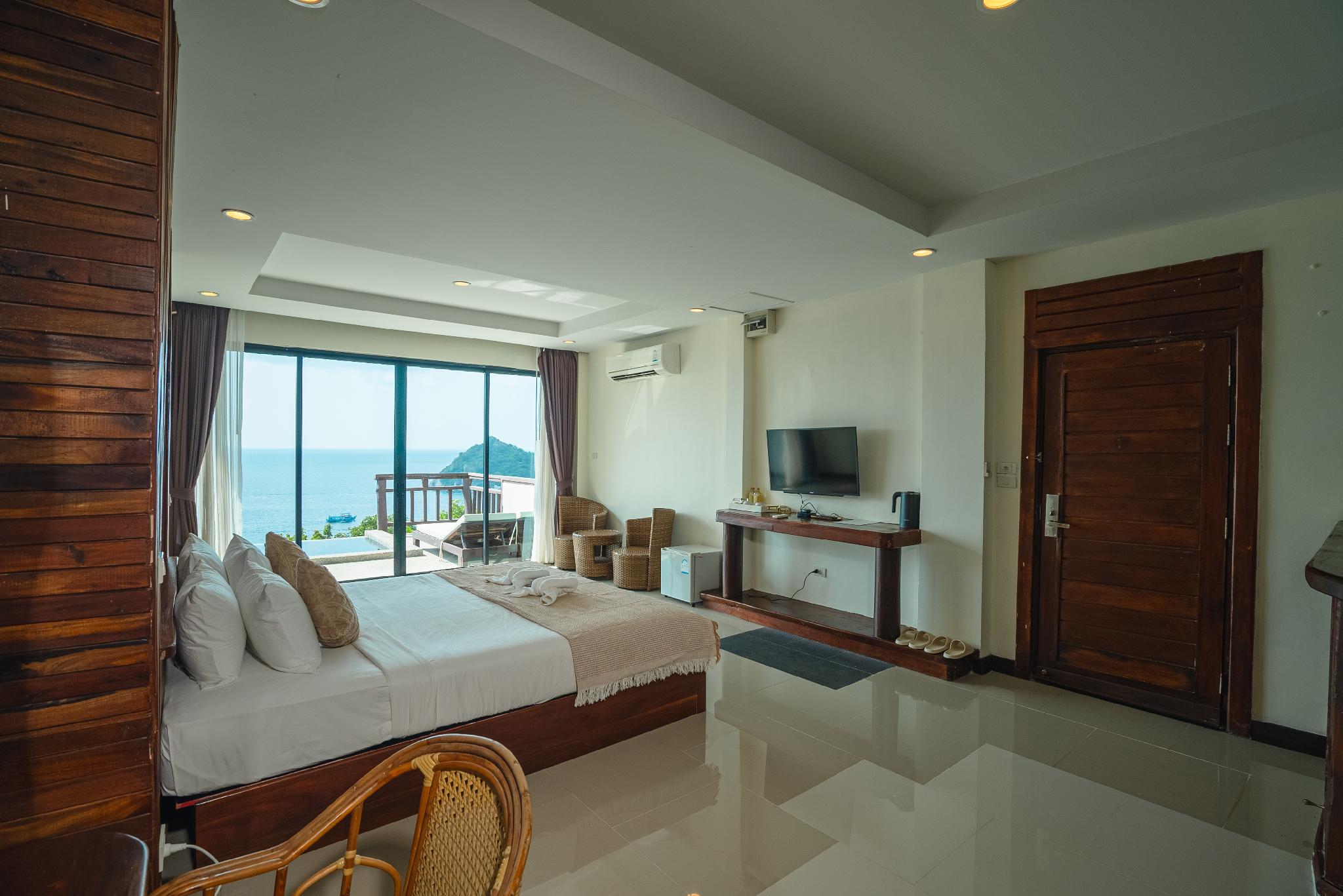Pool, Suite, King Bed, Sea View, Hill Side