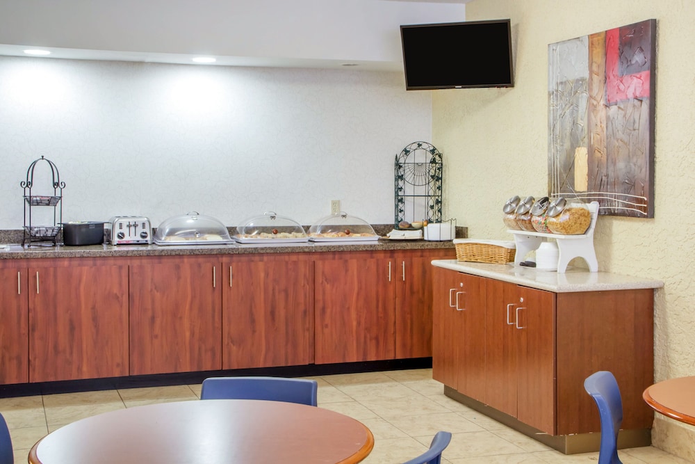 Econo Lodge Broken Arrow 7/59