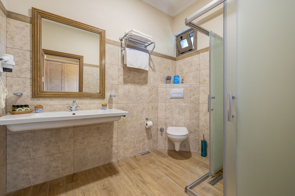 Cinarli Kasri Hotel 44/45