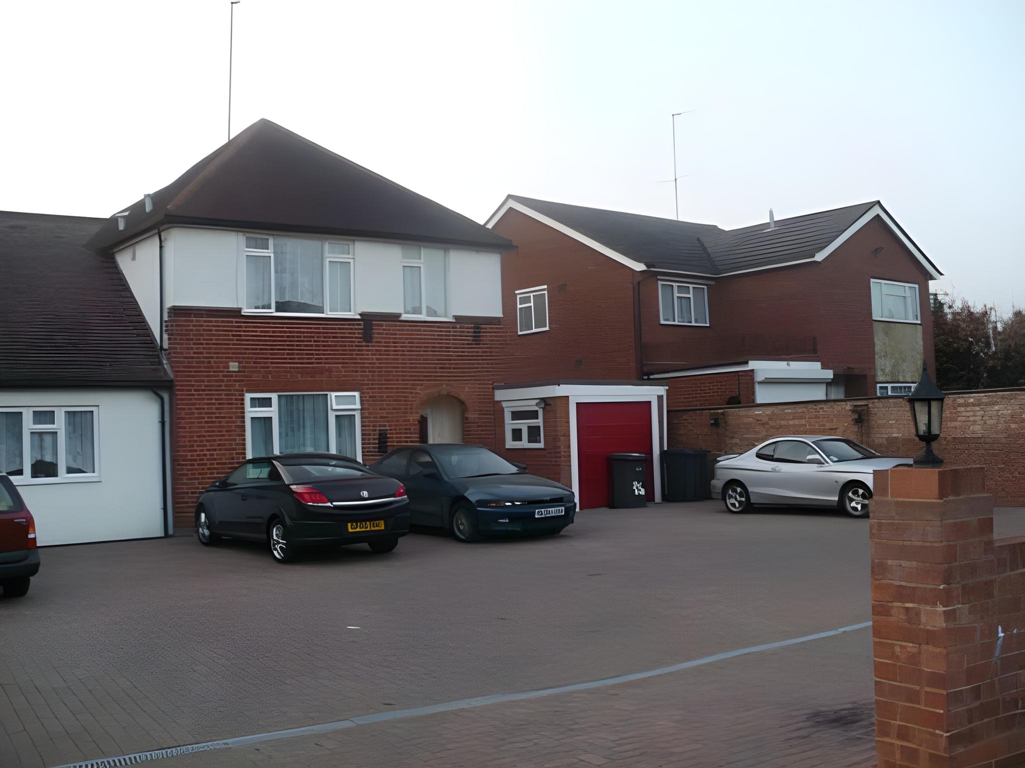 London Heathrow Guesthouse 20/23