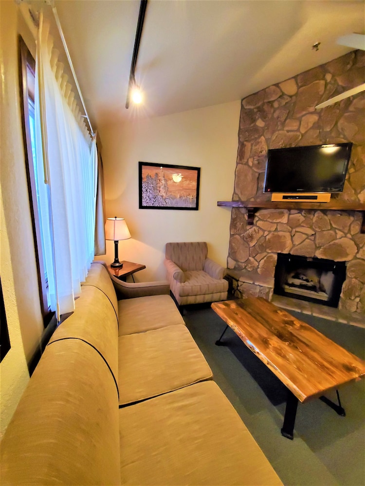 Getaways at Snow Lake Lodge 36/50