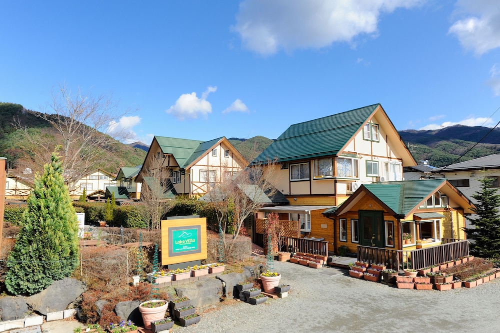 Lake Villa Kawaguchiko 10/70