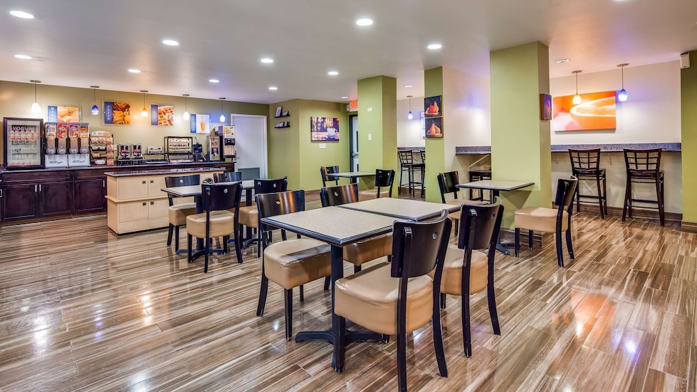 Best Western Plus Heritage Inn 29/40