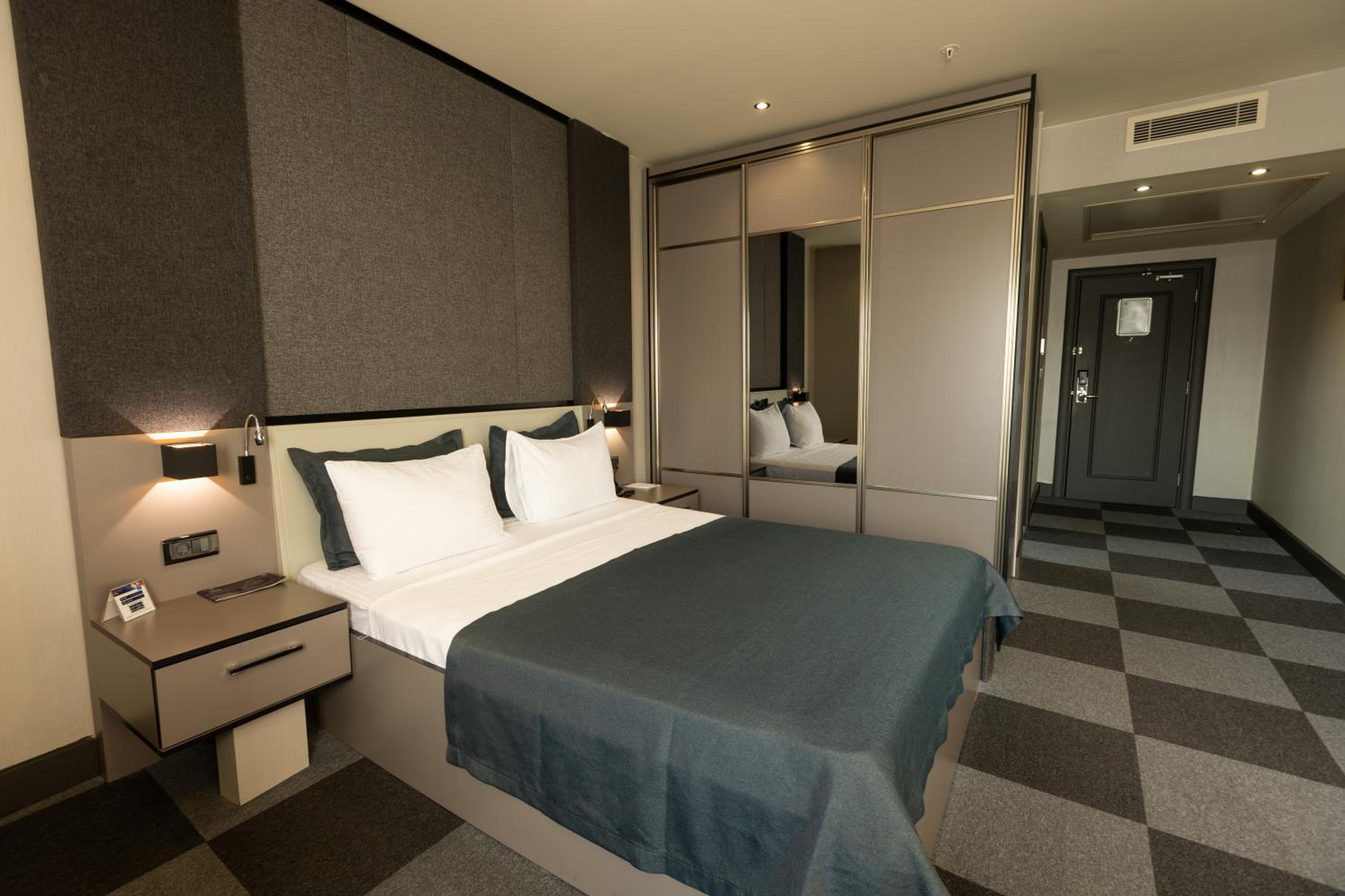 Cinema, 2 King Beds