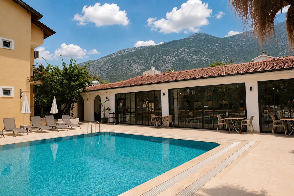 Gunes Hotel & Apartments 4/46