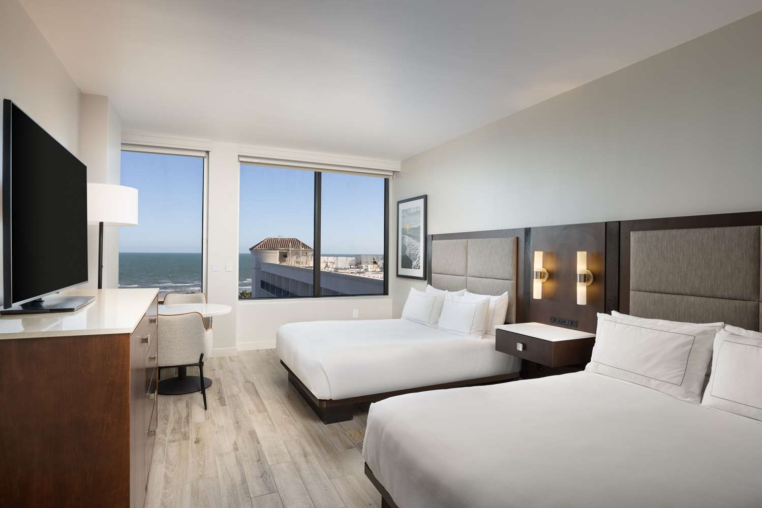 Superior, 2 Queen Beds, Gulf View, Bathtub, Accessible