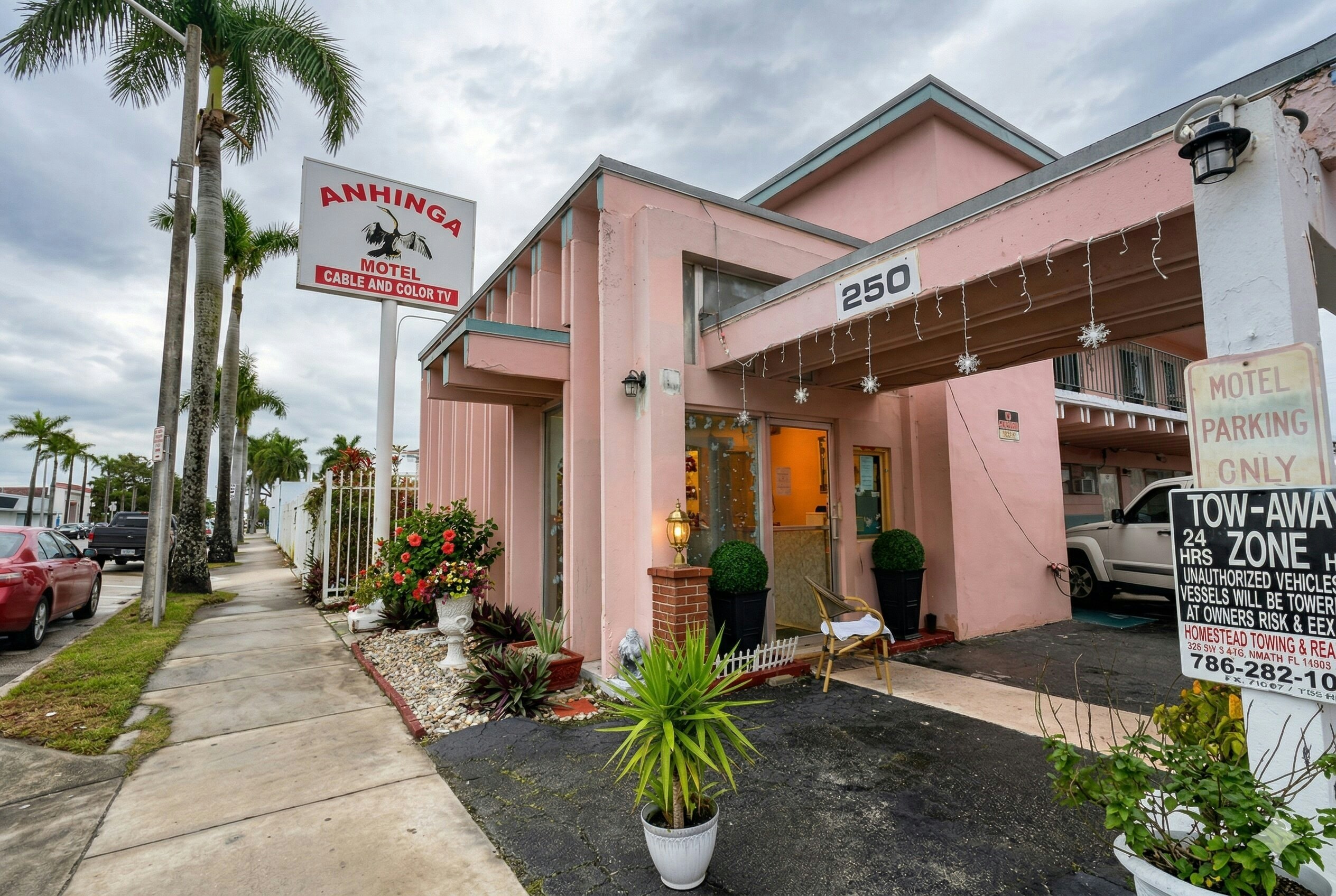 OYO Anhinga Motel 1/28