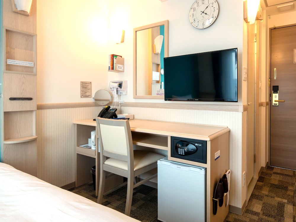 Toyoko Inn JR Kobe-eki Kita-guchi 40/45