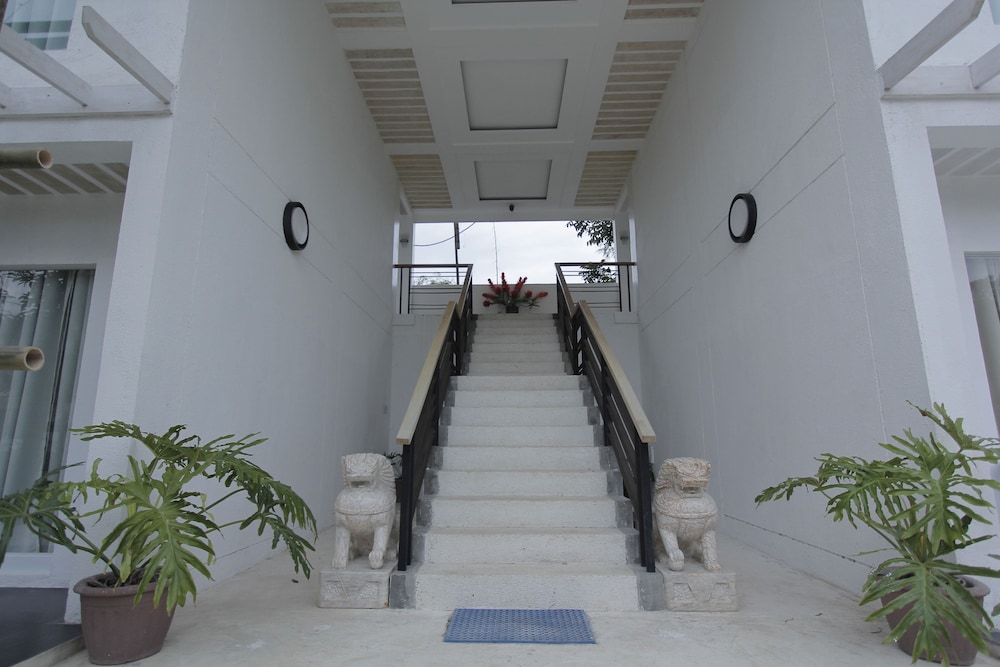 CASA PILAR BEACH RESORT 8/35