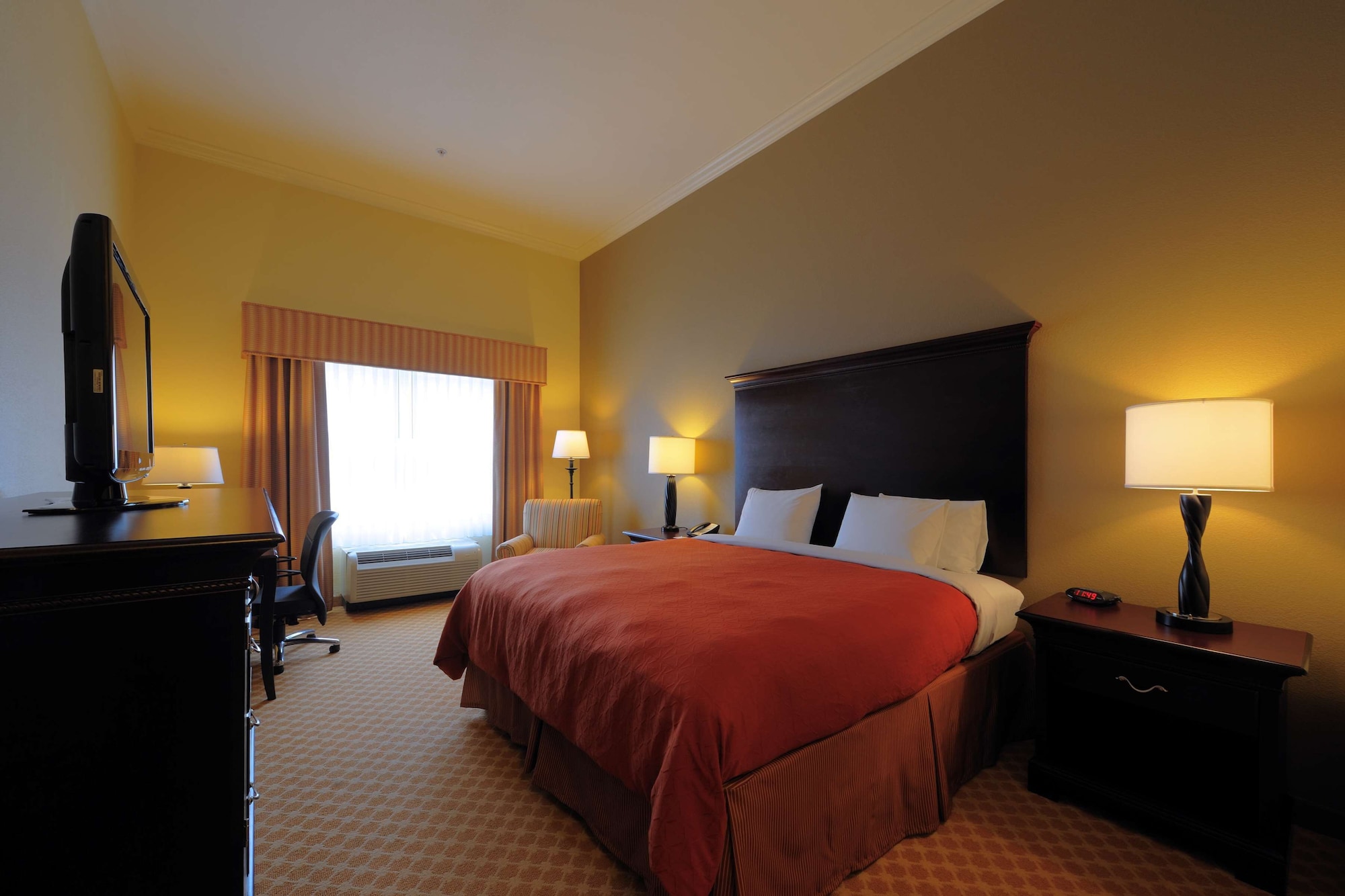 ROOM, KING BED