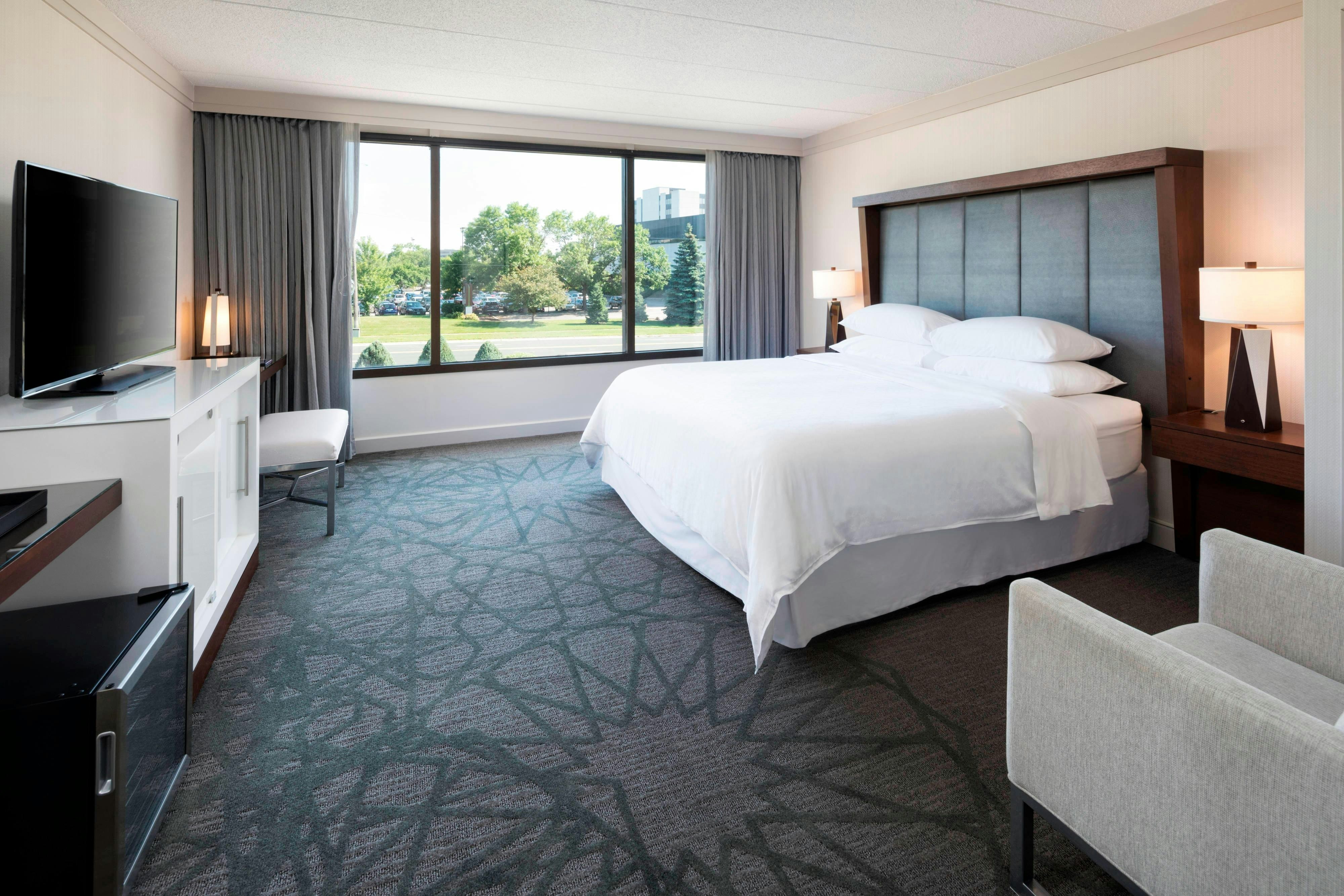 ROOM, KING BED