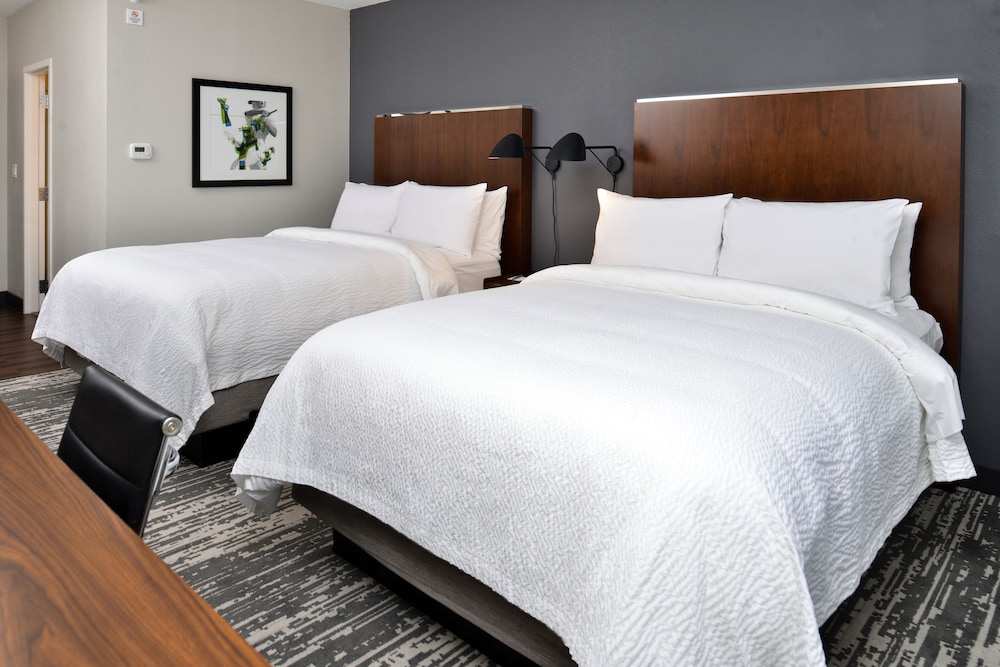 Four Points by Sheraton Omaha Midtown 7/20