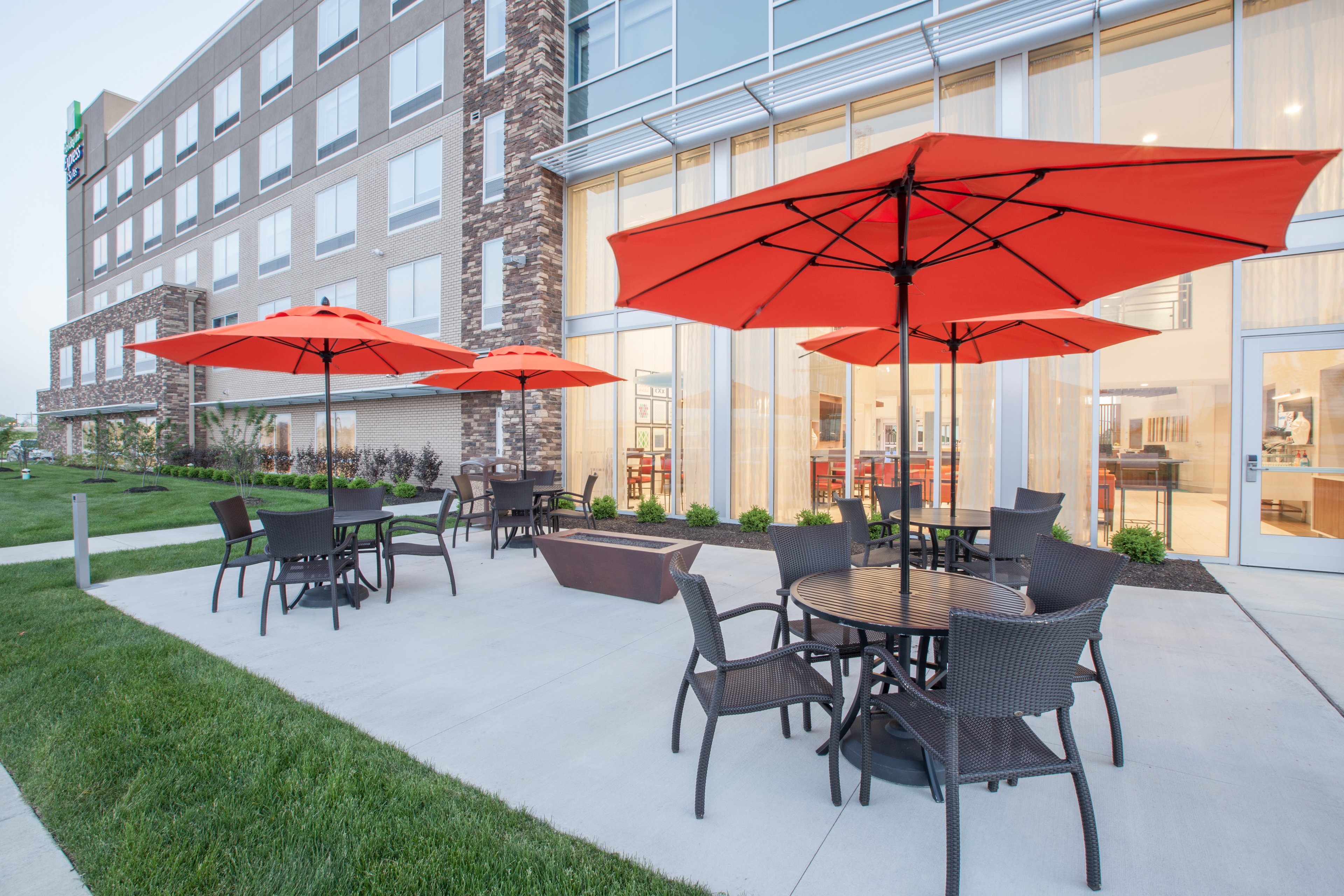 HOLIDAY INN EXPRESS & SUITES INDIANAPOLIS NE - NOBLESVILLE 49/66